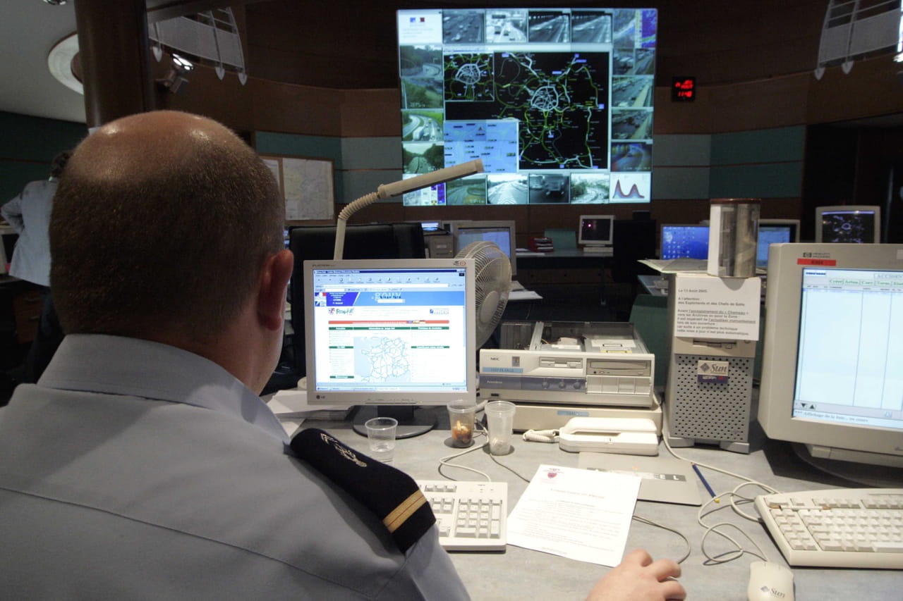 Un policier paresseux tape 16Â 000Â fois la lettre "i" sur son ordinateur, la mise Ã  pied a...