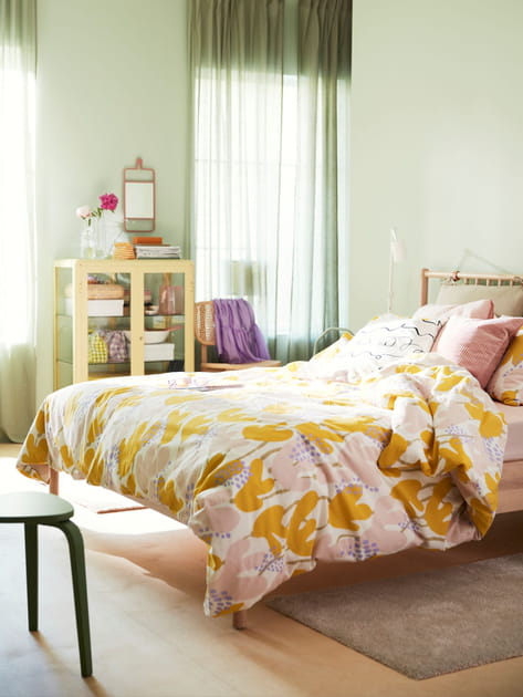 Une parure de lit fleurie