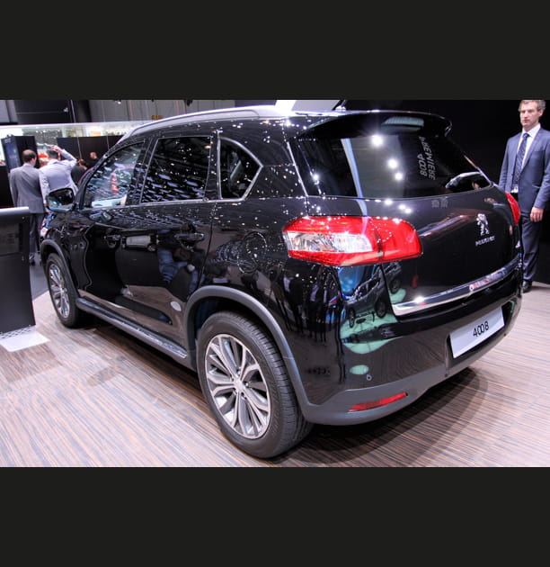 Peugeot 4008&nbsp;arri&egrave;re