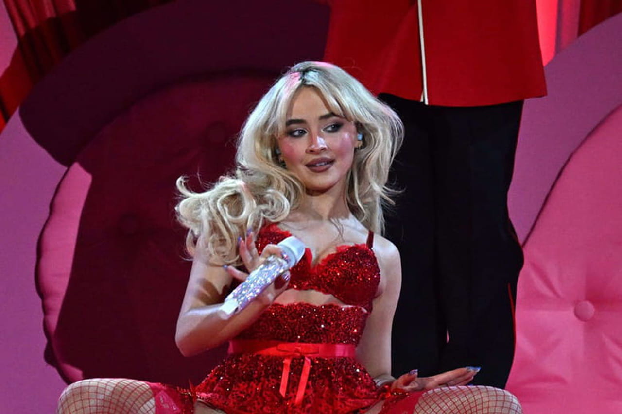 Cette image choisie par Sabrina Carpenter pour son nouveau disque choque des féministes