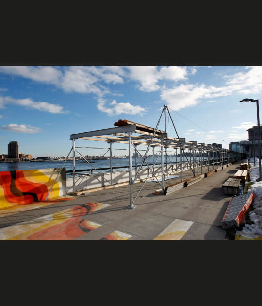 La passerelle pour rejoindre le b&acirc;timent