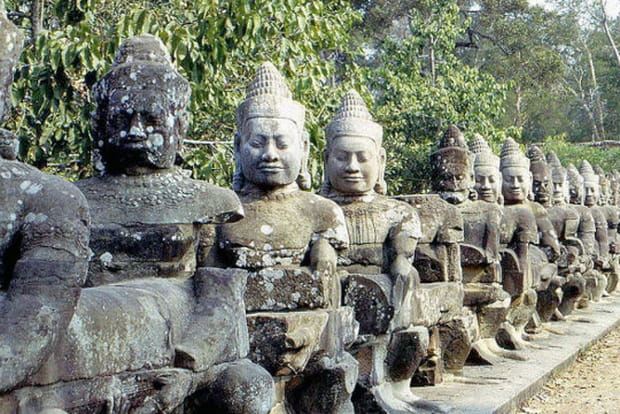 Les géants de pierre, gardes d'Angkor Thom