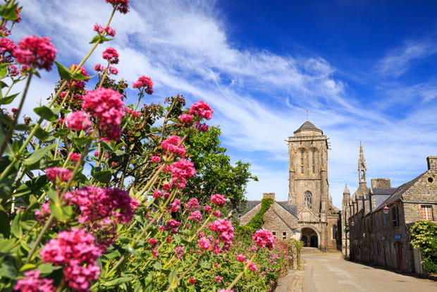 Locronan, joyau de granit dans le Finistère