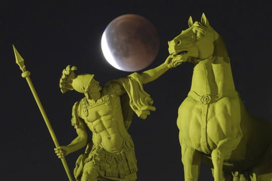 Eclipse lunaire&nbsp;du 7&nbsp;septembre&nbsp;: les plus belles images &agrave; travers le monde