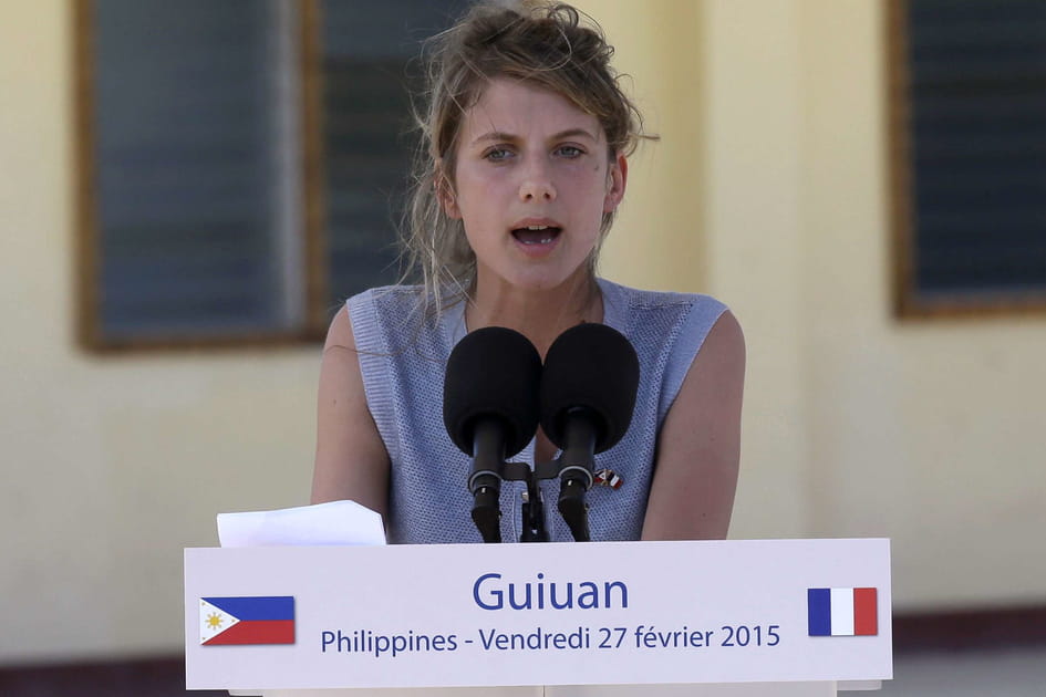 M&eacute;lanie Laurent avec Fran&ccedil;ois Hollande aux Philippines