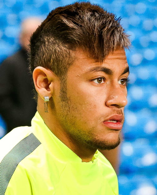 Neymar pense &agrave; ses amis br&eacute;siliens