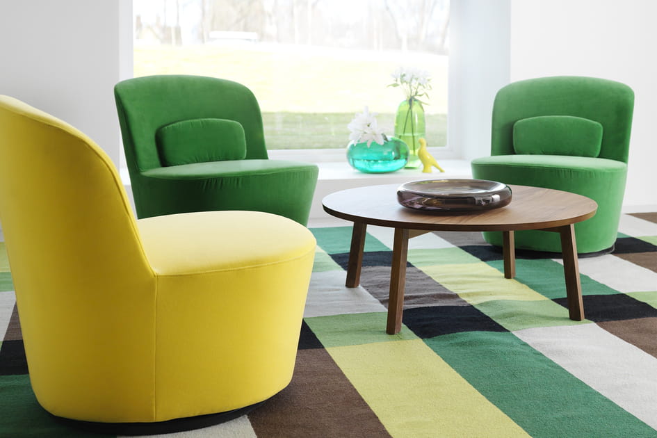 Des fauteuils aux couleurs pop