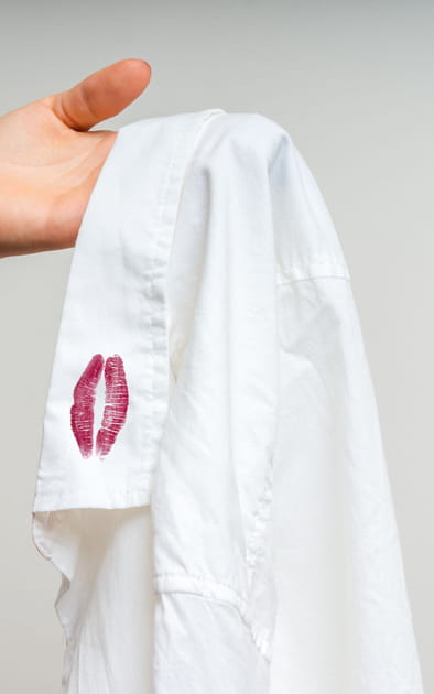 Ces 3&nbsp;astuces faciles pour les taches de maquillage