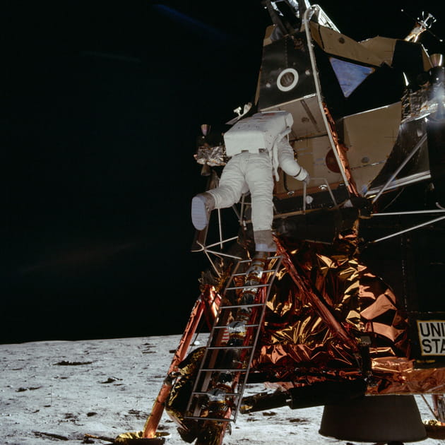 23H15&nbsp;: l'arriv&eacute;e d'Aldrin