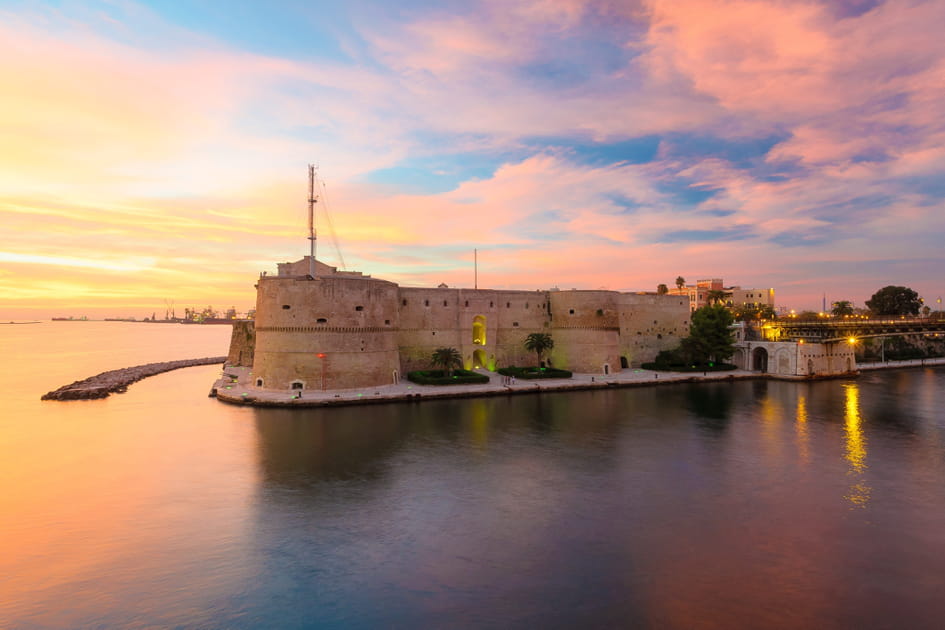 Tarento et son ch&acirc;teau Aragonese
