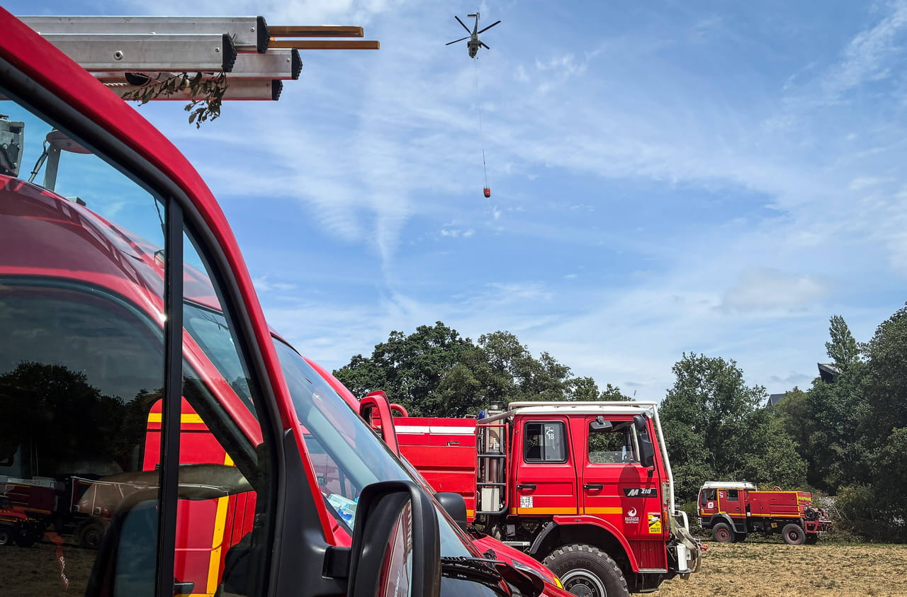 Feux de forêt : plusieurs départements en alerte, vigilance rouge dans l'Aude