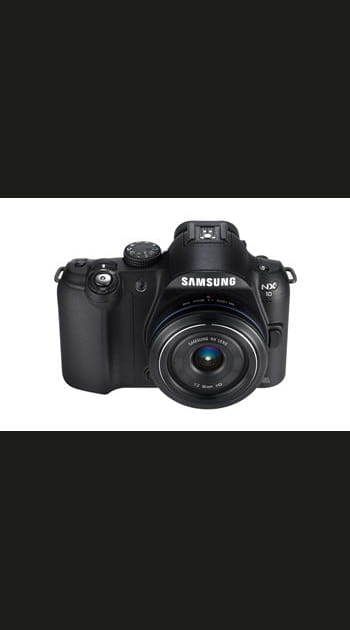 Toujours en hybride, le Samsung NX10