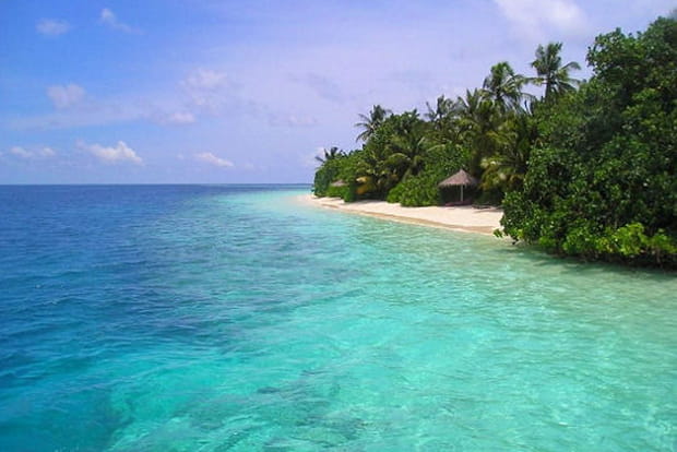 11h : le bleu de l'océan Indien vient caresser les Maldives