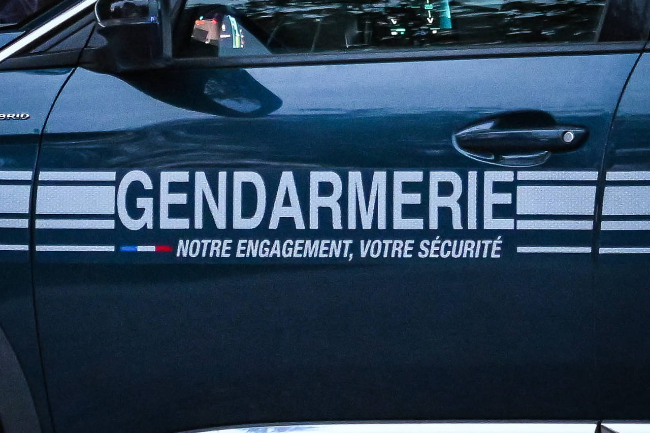Grand-Celland (Manche) : il entre dans une école et menace un enfant avec une arme