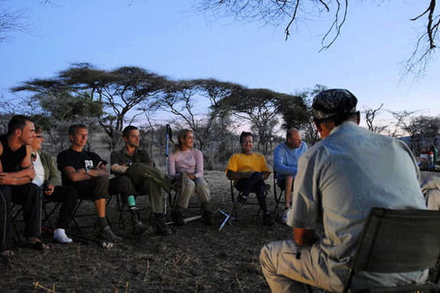 Premières tensions à la nuit tombée
