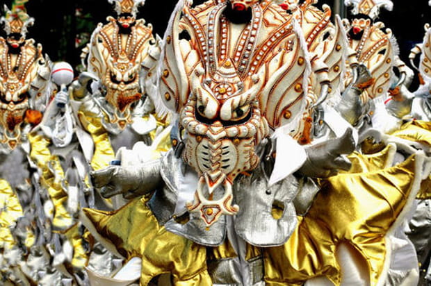 Masques, costumes et traditions