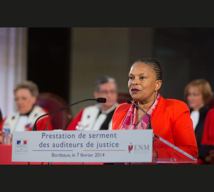 Christiane Taubira, m&ecirc;me fragilis&eacute;e, elle reste au gouvernement