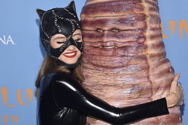 Le mannequin Heidi Klum en ver de terre géant