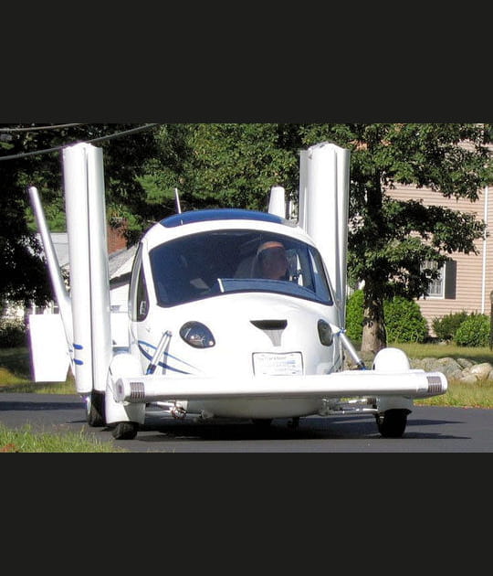 La premi&egrave;re voiture volante