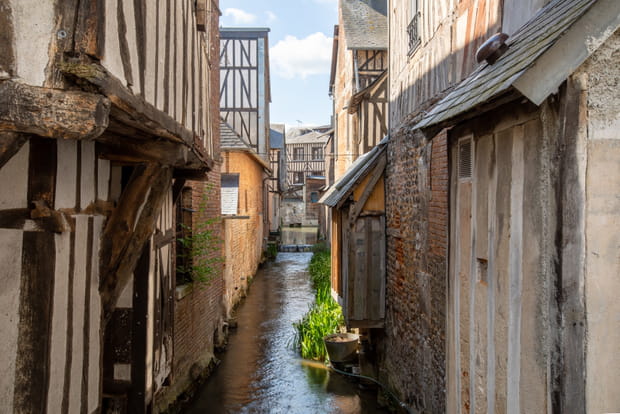 Pont-Audemer, la petite "Venise normande" et ses secrets d'artisanat