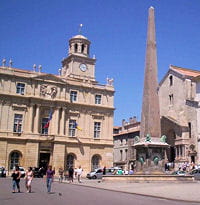 arles est la plus grande commune de france.