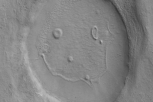 Un smiley sur la planète rouge