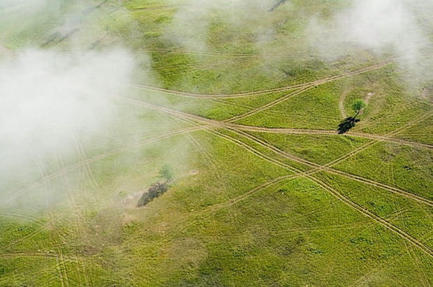 Les routes et les nuages