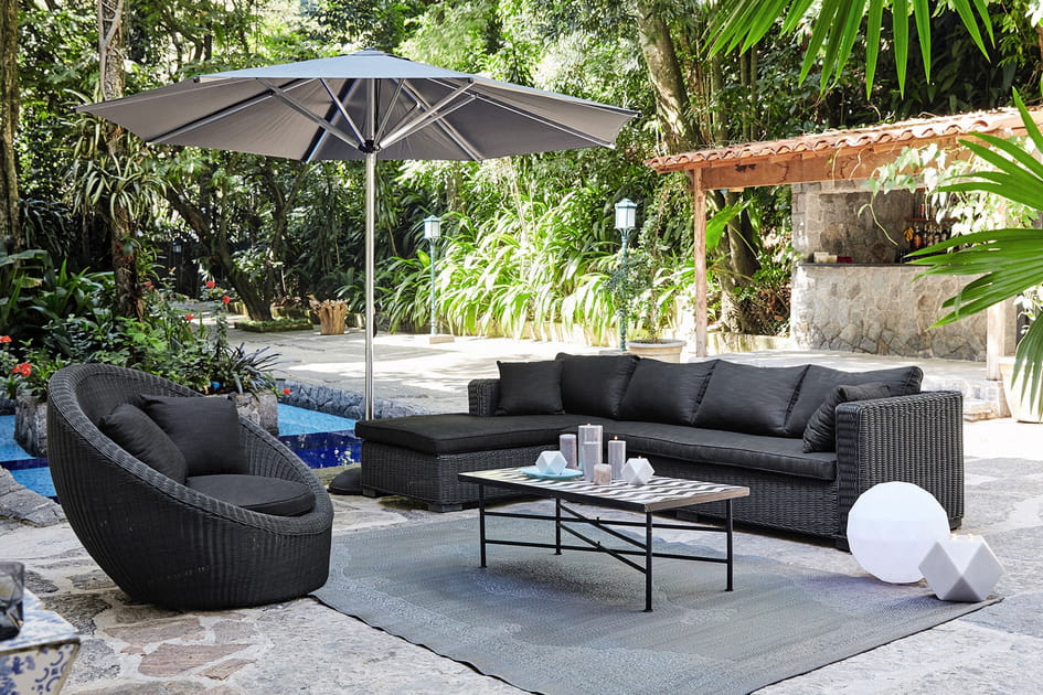 Un parasol moderne en aluminium