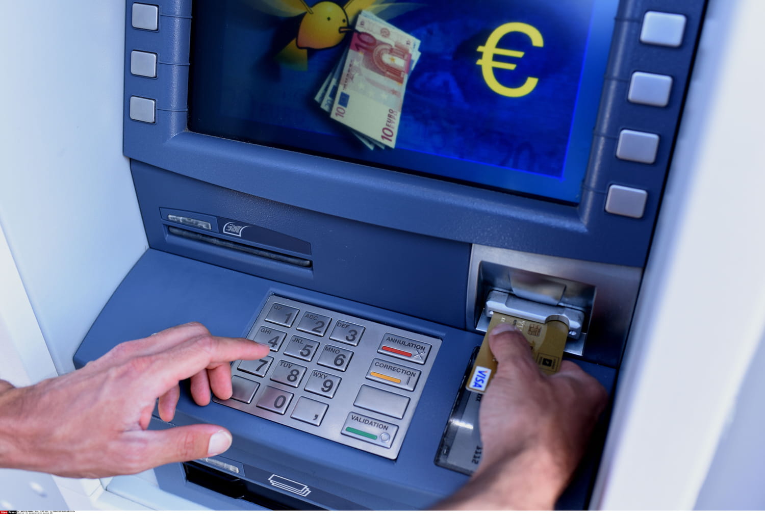 Ce simple geste auprès de votre banque permet d'éviter certains frais, beaucoup oublient de le faire