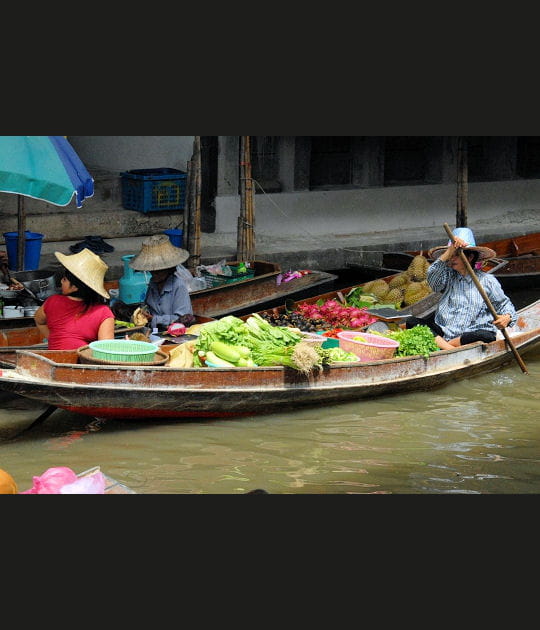 Le march&eacute; flottant