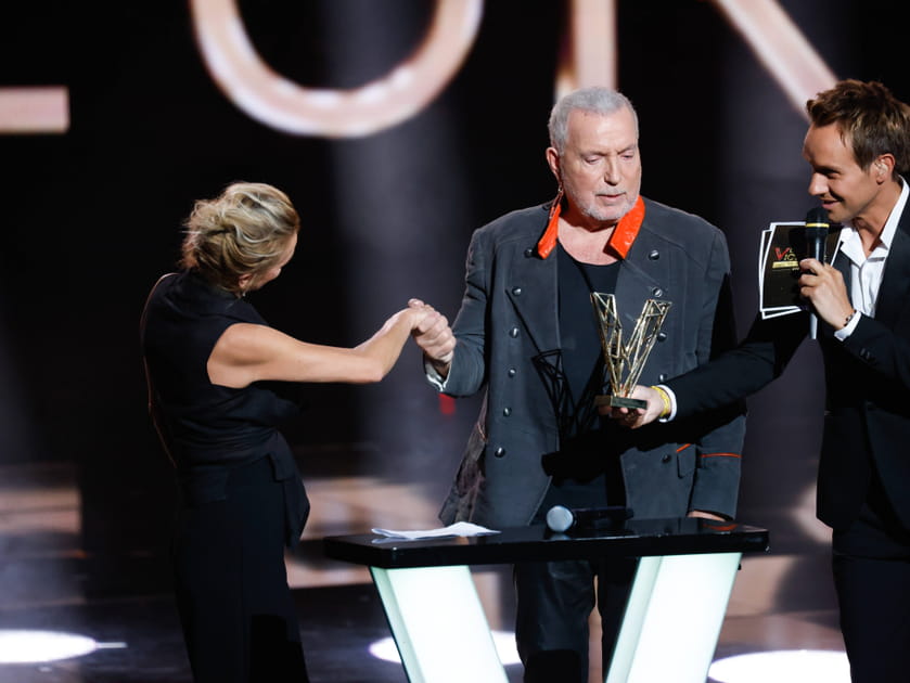 Bernard Lavilliers re&ccedil;oit une Victoire d'honneur