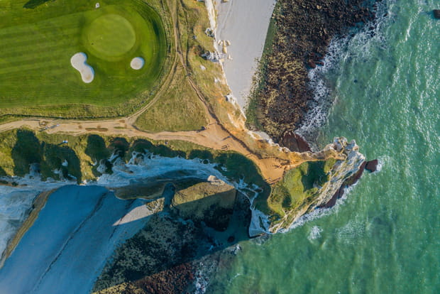 Le Golf d'Étretat, un parcours sculpté par la falaise