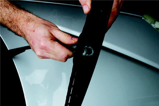 Changer un essuie-glace avant