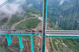 La Chine construit le pont le plus haut du monde en moins de temps qu'il n'en faut pour construire une passerelle de tramway en France
