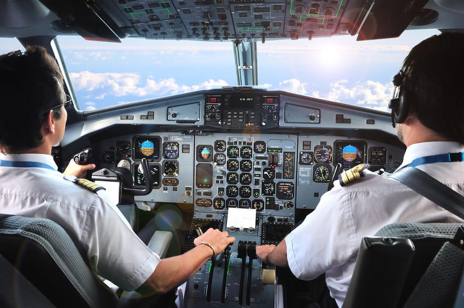 Commandant de bord, co-pilote, qui est aux commandes ?