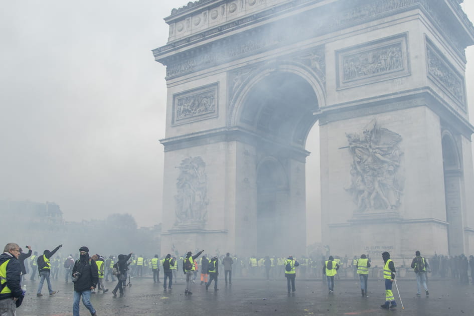 Gilets jaunes&nbsp;: les images choc &agrave; Paris