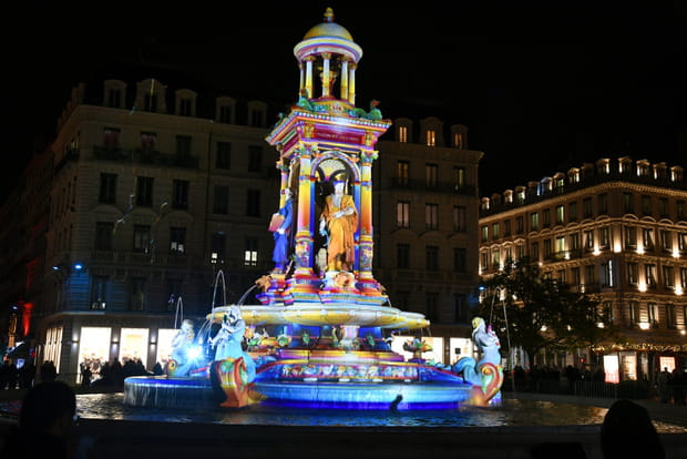 Jacobins act 4, la fontaine en mode polychrome sur la place des Jacobins