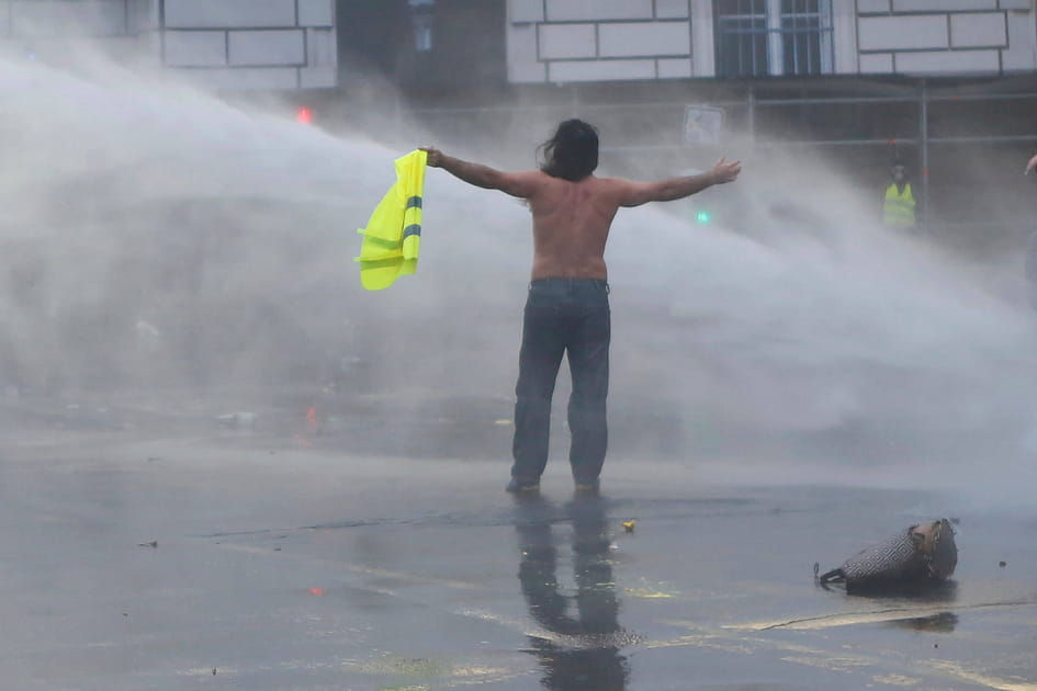 Gilets jaunes&nbsp;: les images choc &agrave; Paris