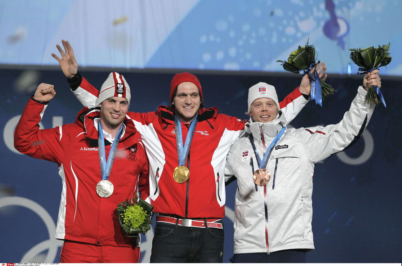 Frappé par la foudre, un médaillé olympique meurt tragiquement
