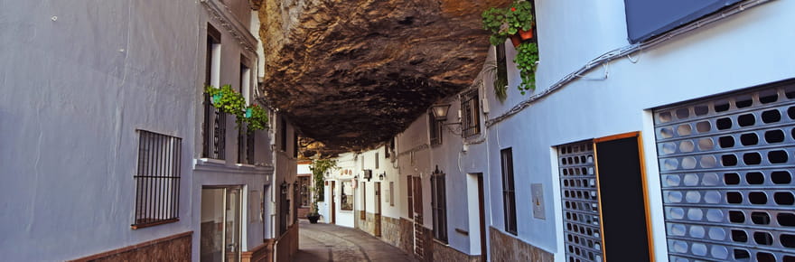 &quot;Les habitants de cette ville vivent litt&eacute;ralement sous un rocher&quot;&nbsp;: son architecture est unique au monde