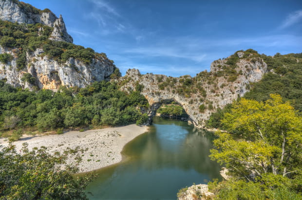 40 destinations en France où prolonger l'été : L'Ardèche