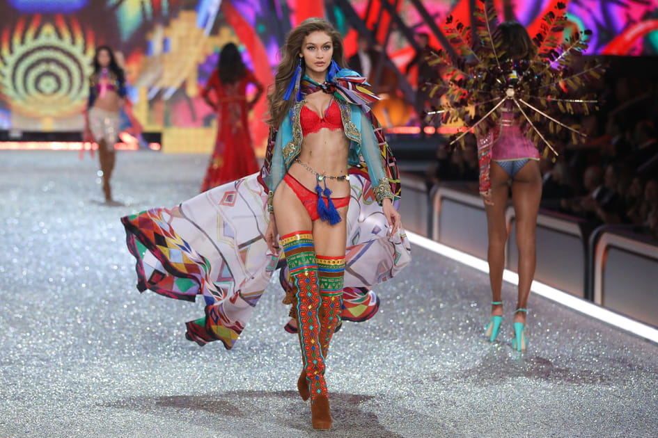 Gigi Hadid, toute en couleurs
