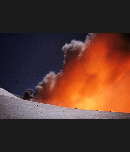 Coul&eacute;e de lave sur les versants de l'Etna