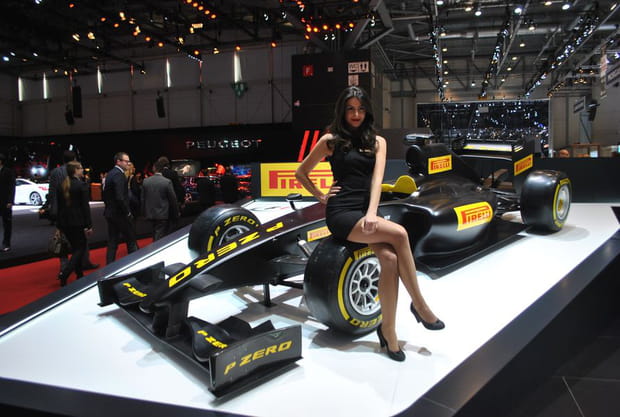 Femme féline chez Pirelli