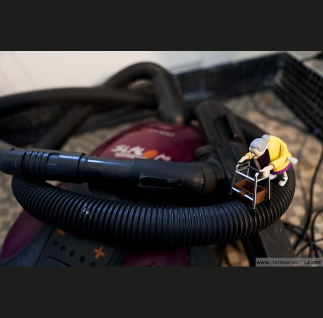 Quand mamie grimpe sur l'aspirateur