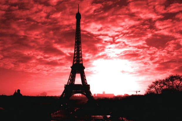 Tour Eiffel aux portes de l'enfer