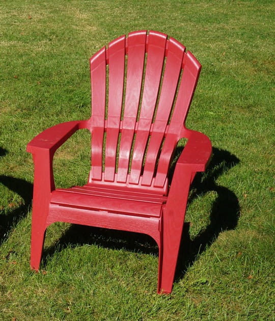 Peindre son mobilier de jardin en plastique