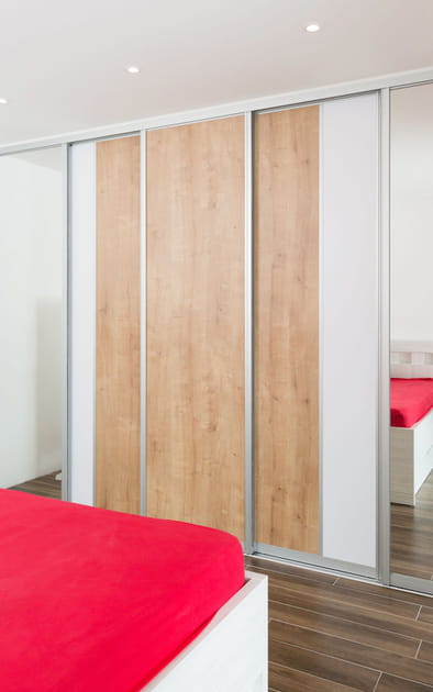 Mettre des portes coulissantes
