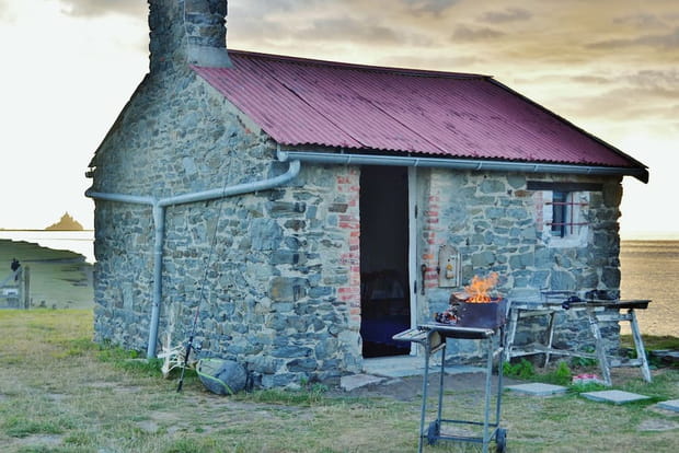 Une cabane de douanier face au Mont-Saint-Michel