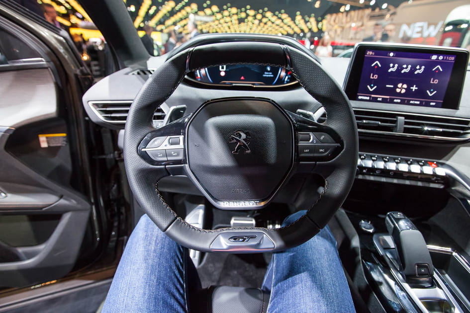 Un volant tr&egrave;s compact et aplati